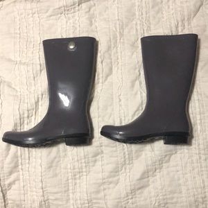 SOLD Mauve UGG rain boots
